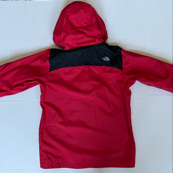 The North Face Resolve waterproof rain jacket - Picture 2 of 8
